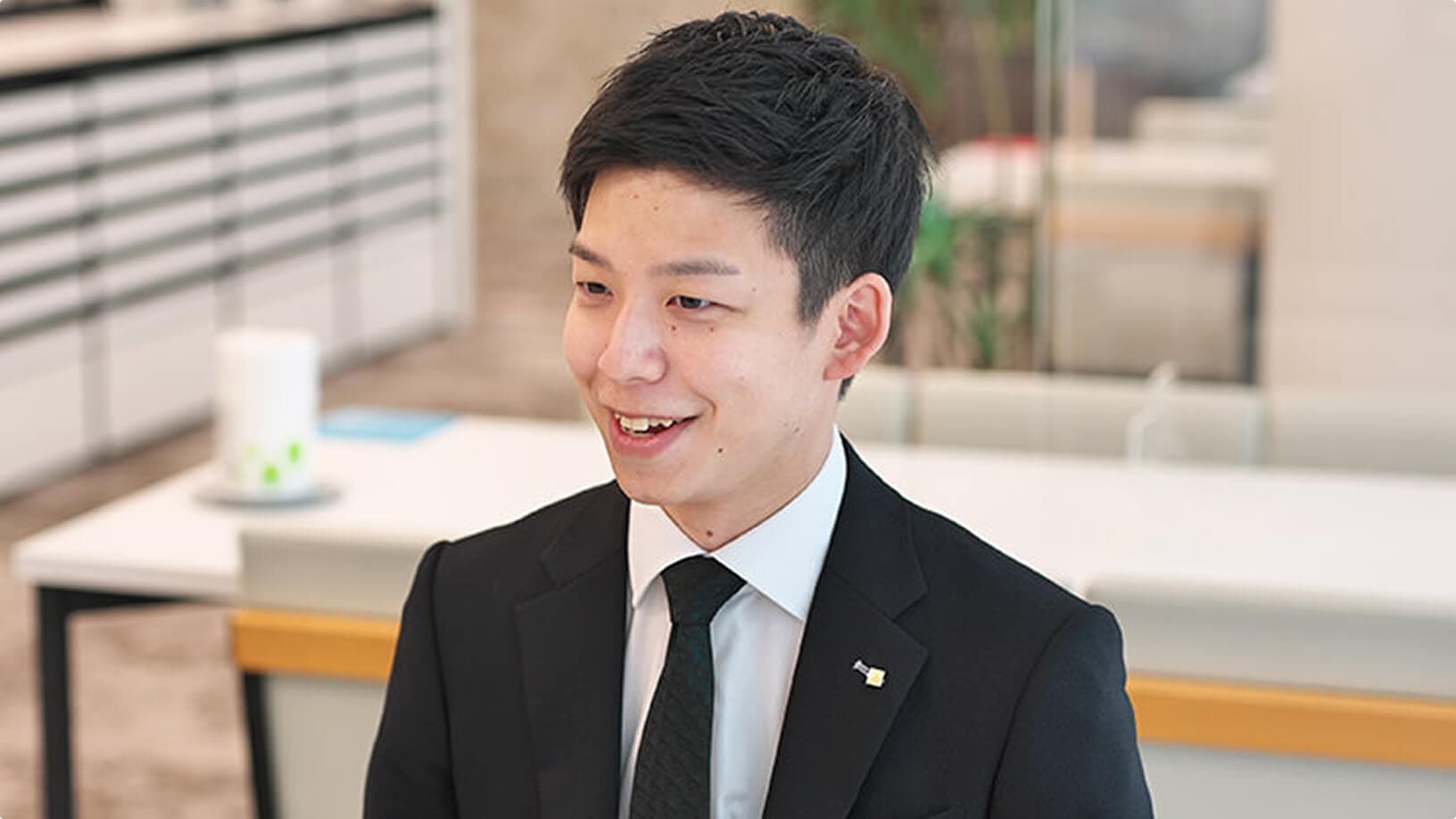 入社後数か月でお客様を担当。徹底したヒアリングで初契約を勝ち取る。
